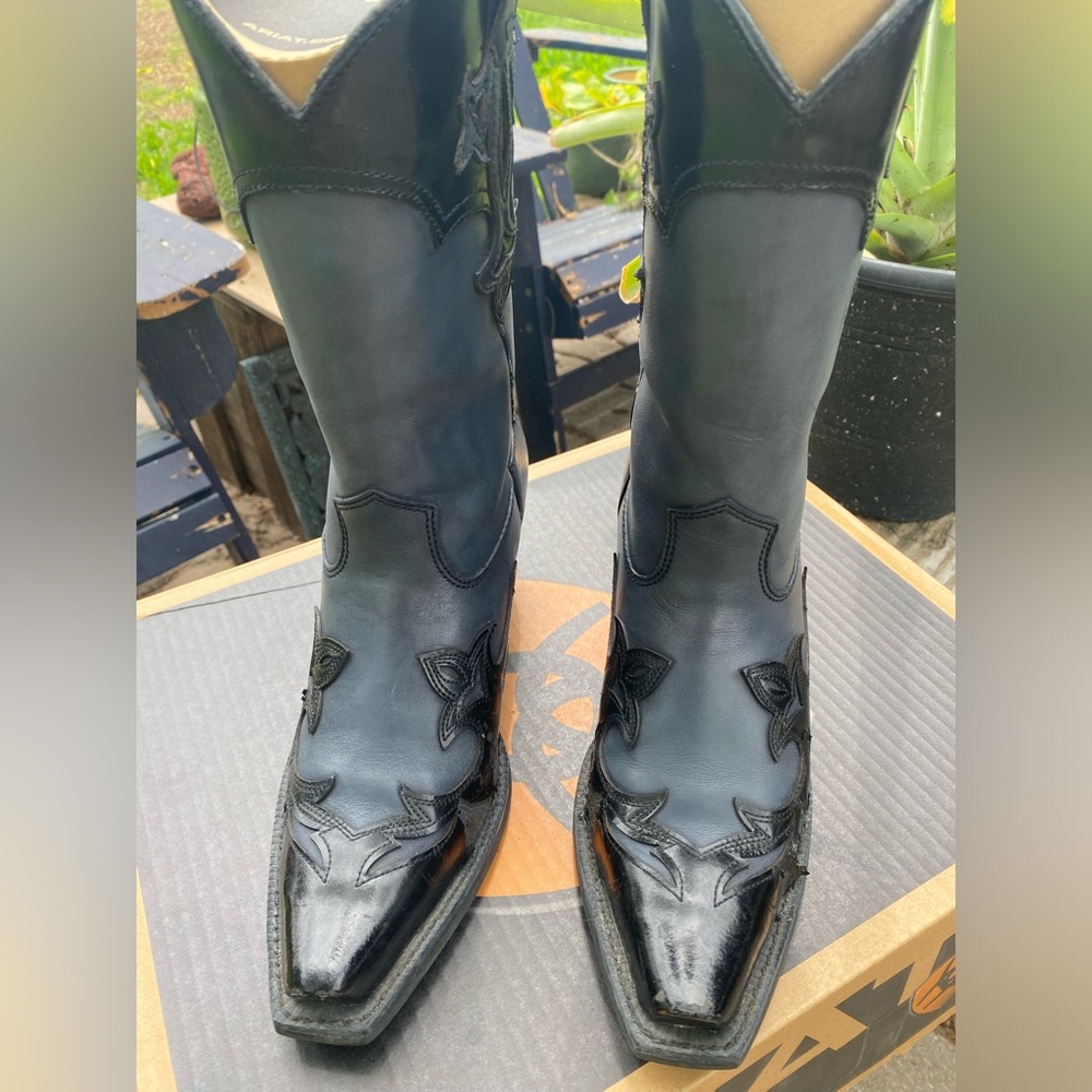 GUC Ariat Adelaide Boot Women’s size 6 Black & Gray